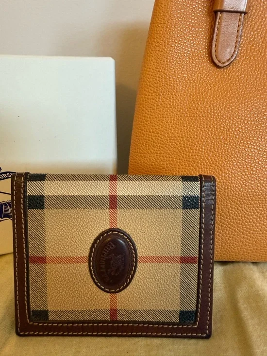 Vintage Burberry Pebbled Leather Handbag and Bi-fold Wallet with Haymarket Check - Picture 12 of 15